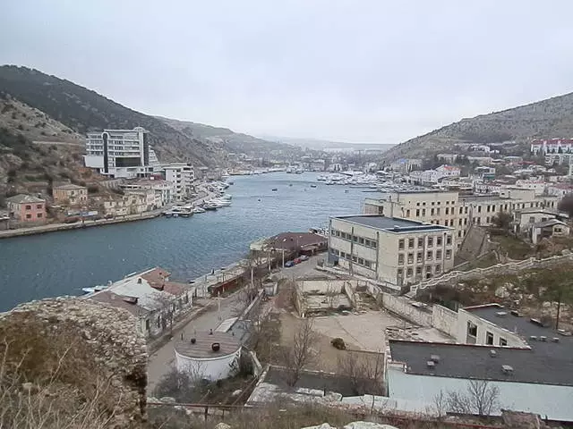 Viaxe a través de xaneiro Balaclava - Yates, mar aberto, museo submarino e rutas de películas 8503_3