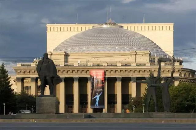 Tempat yang paling menarik di Novosibirsk. 8537_2