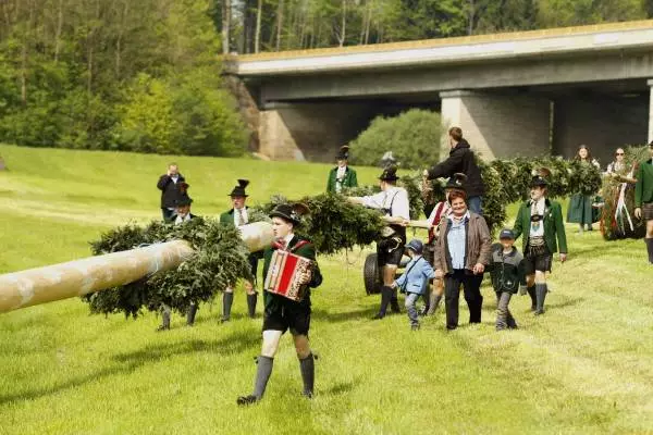 Hvilke traditionelle helligdage kan besøges i Salzburg? 8563_17