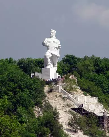 A cidade dos lugares sagrados, natureza bonita e mosteiros - Svyatogorsk 8599_2