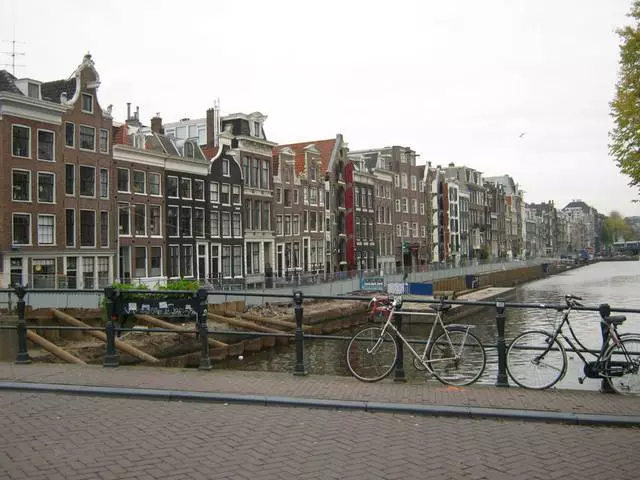 I-Amsterdam - esinye sezihloko zaseYurophu ezaziwa kakhulu
