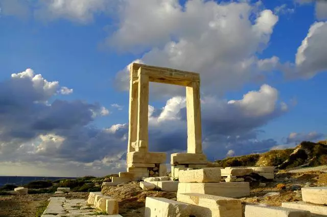 สิ่งที่น่าสนใจที่จะดูที่ Naxos? 8808_6