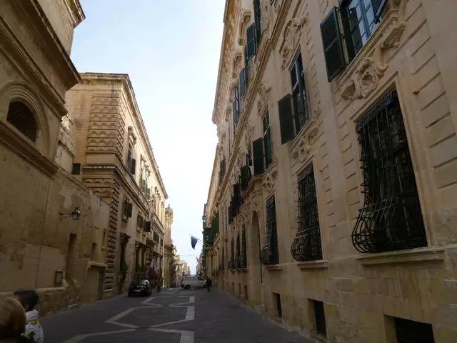 Hobaneng ha ho loketse ho ea Valletta?