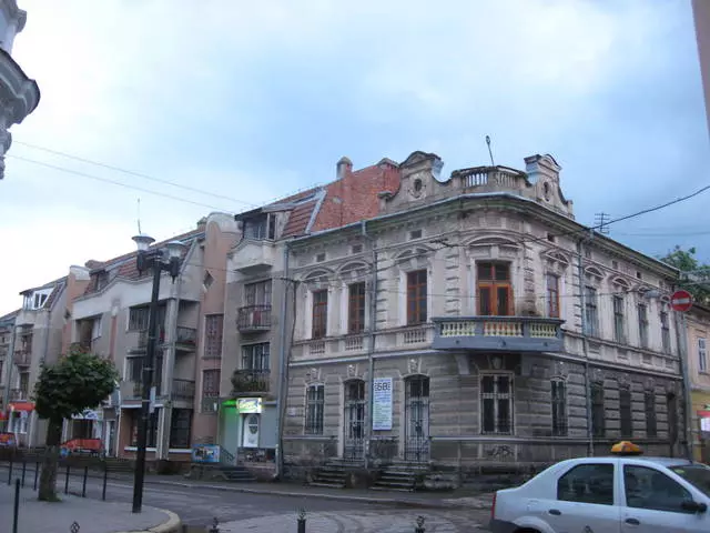 Dobře upravený aristokratický Ivano-Frankivsk 8900_59