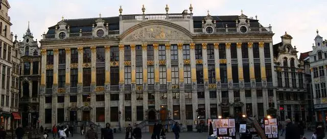 Bruselas es una ciudad de contrastes. 8901_10