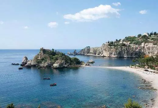 Alcune parole sul riposo nella città siciliana di Taormina