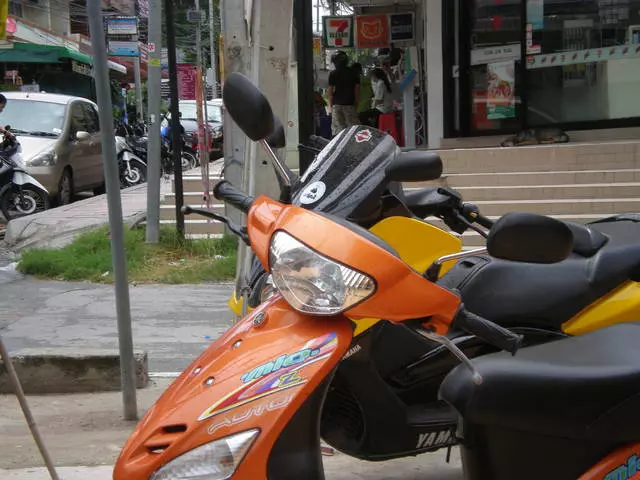 How to rent a motorbike in Thailand and how to ride it?