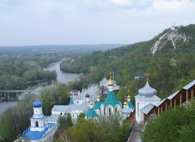 Bella natura e unità con Dio in Svyatogorsk 9073_3