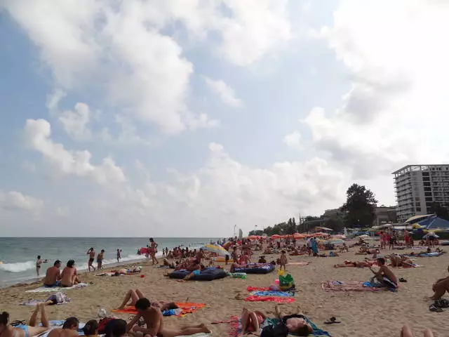 Sunny Beach - Lomakeskus sopii enemmän nuorille kuin rentoutua lapsen kanssa