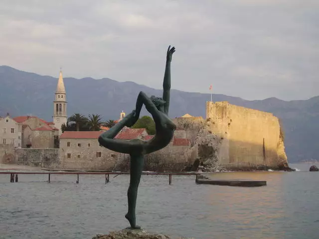 Wat sinn déi interessant Plazen, déi e Besuch op de Budva wäert sinn? 9201_2