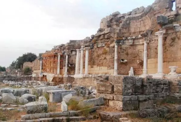 Πλευρά - μια ήσυχη πόλη στην οποία μπορείτε να συνδυάσετε ένα ευχάριστο με χρήσιμο 9209_1