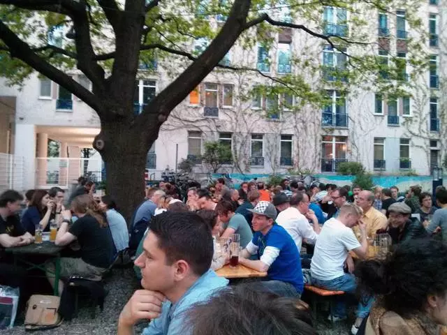 Asa ang pag-inom sa beer sa Berlin: pagrepaso sa mga institusyon sa beer sa lungsod 9249_6