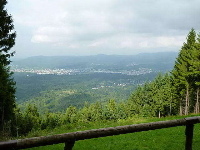 Asiasi i le Majeka. Faʻafefea ona vaʻaia le Baden Baden ma Northern Schwartzalad mai le maualuga? 9257_2