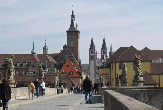 Varför väljer turister Würzburg?