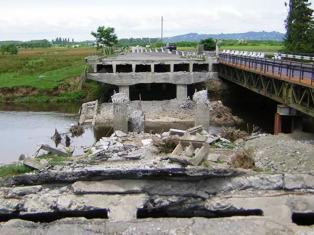 កន្លែងដែលគួរឱ្យចាប់អារម្មណ៍បំផុតនៅក្នុង Kobuleti ។ 9289_5