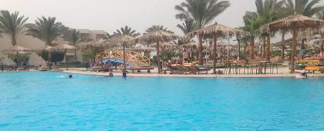 Por que paga a pena relaxarse ​​en Hurghada a finais da primavera - principios do verán? 9355_2