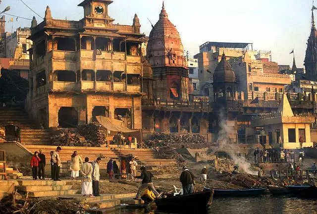 Pailsėkite Varanasi: kur valgyti ir kiek kainuoja?