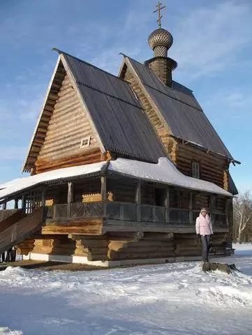 რა საინტერესო ადგილები უნდა მოინახულოს Suzdal- ში? 9979_3