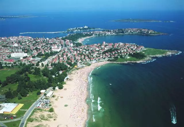 Quali luoghi interessanti dovrebbero essere visitati a Sozopol?